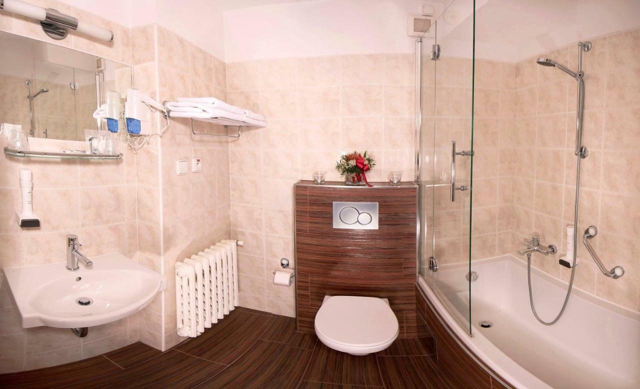 Park Hotel Прухонице Екстериор снимка