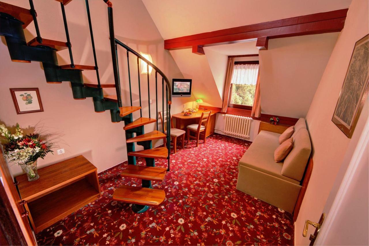 Park Hotel Прухонице Екстериор снимка
